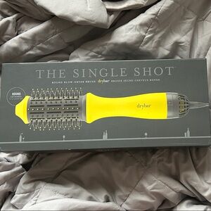 NWT/ Drybar The Single Shot Vibrant Yellow Hair Styling Brush. Never been used.